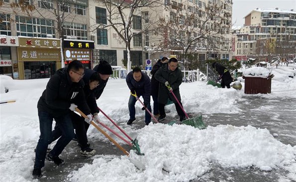 以動(dòng)制“凍”，溫暖護(hù)行——威海產(chǎn)投集團(tuán)開展清雪行動(dòng)